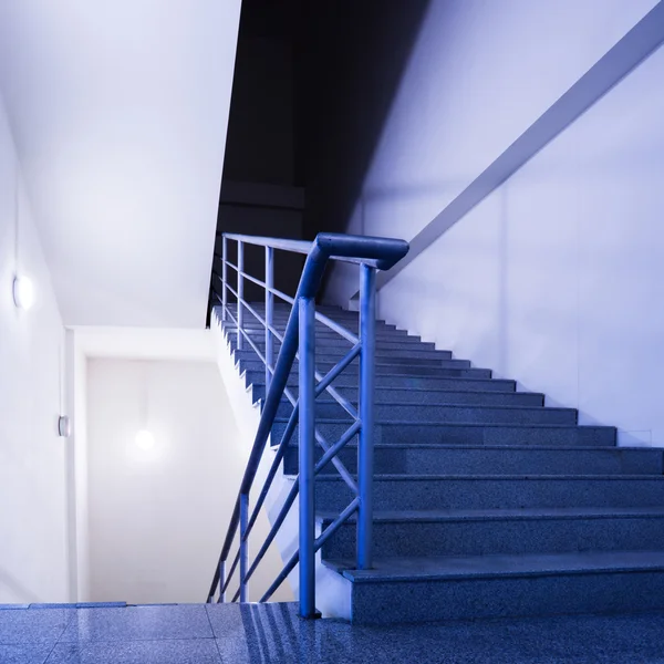 Пустые лестницы — стоковое фото