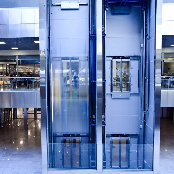 Výtahy v úřadu — Stock fotografie
