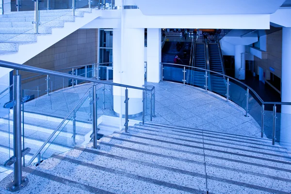 Σκάλες στο εμπορικό κέντρο — Φωτογραφία Αρχείου