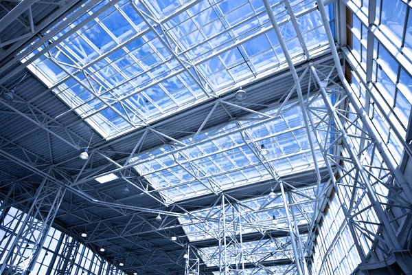 Mavi alışılmadık geometrik tavan — Stok fotoğraf
