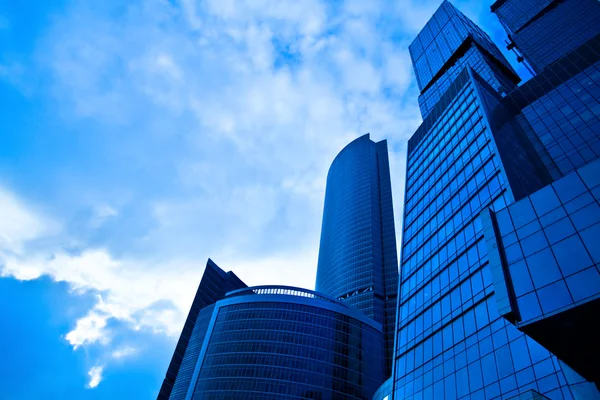 Tmavě modrá mrakodrapy — Stock fotografie