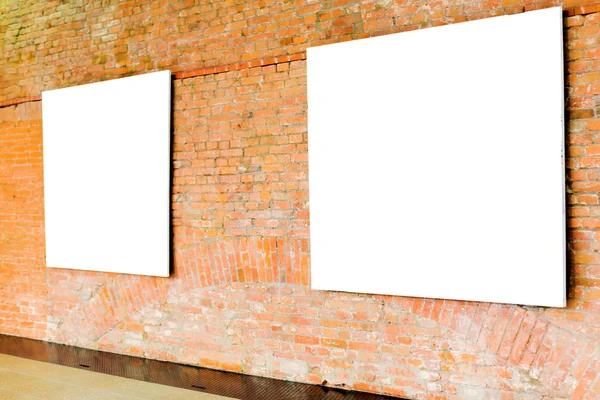 Tuğla duvar üzerine iki çerçeve — Stok fotoğraf