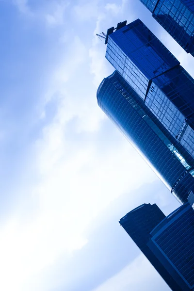 Mörk blå skyskrapor — Stockfoto