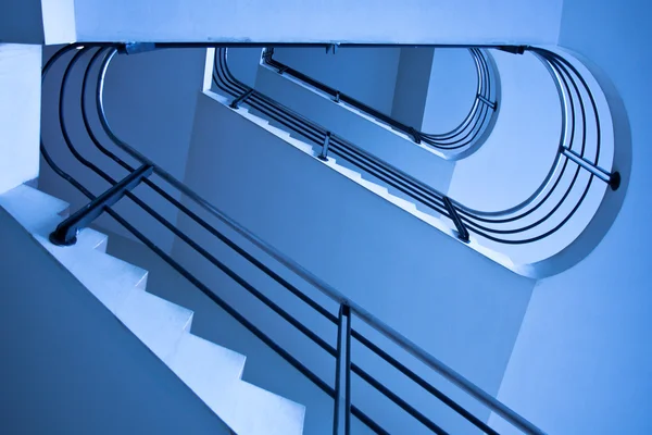 Mavi merdiven — Stok fotoğraf