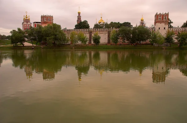 Novodevichiy klooster zonsondergang — Stockfoto