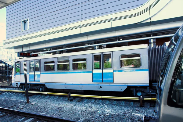 Snabba tåg i tunnelbanan — Stockfoto