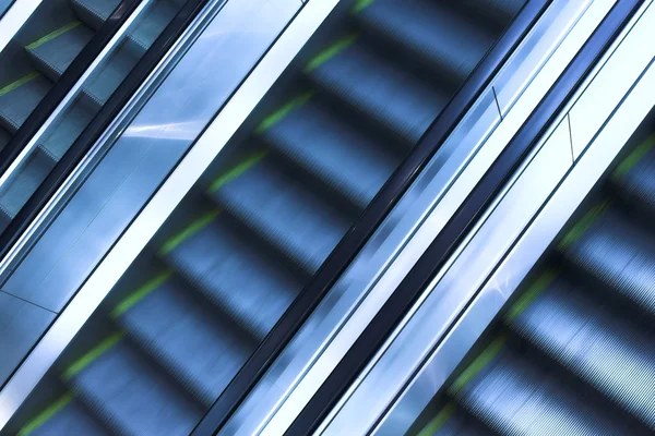 Tre mooving rulltrappor — Stockfoto