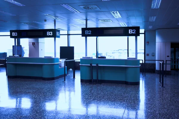 Desks in airport — Stock Photo, Image