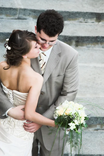 Knappe bruiloft paar — Stockfoto