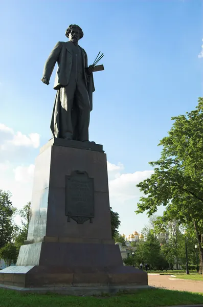 Памятник художнику Репину — стоковое фото