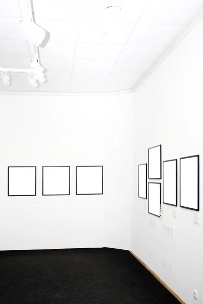 Walls in museum with frames — Stock Photo, Image