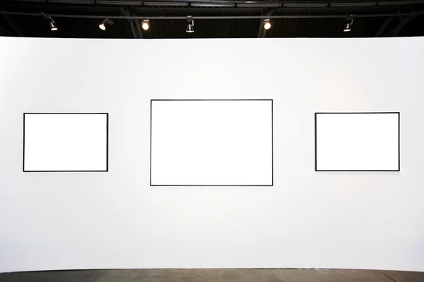 Três molduras vazias na parede branca — Fotografia de Stock