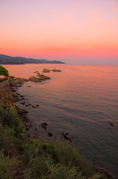 Pôr-do-sol à noite na costa — Fotografia de Stock