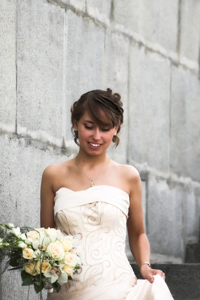 Happy krásná nevěsta — Stock fotografie
