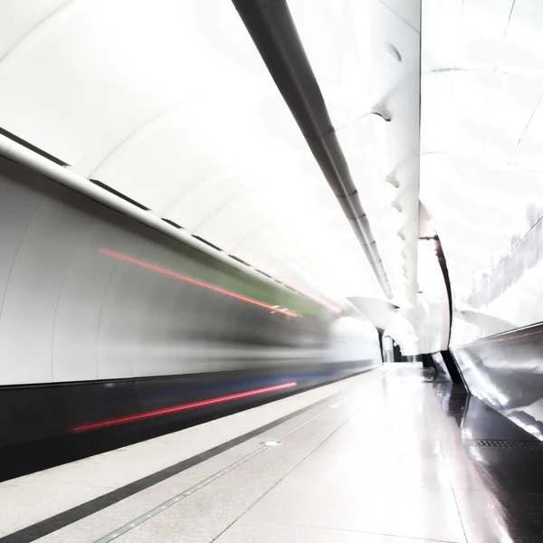 Швидкий поїзд у метро — стокове фото