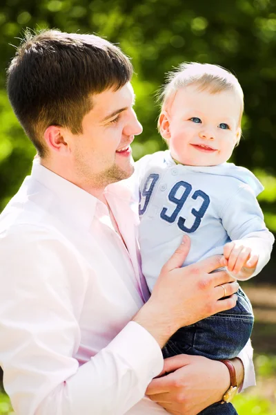 Father and son embrace — Stock Photo, Image