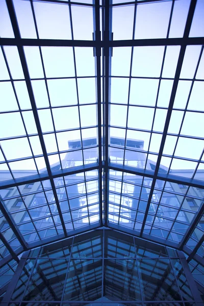 Taket inne i moderna kontor — Stockfoto