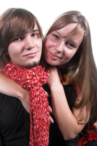 Kerl mit rotem Schal schönes Mädchen — Stockfoto