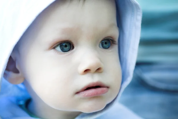Droom babyjongen in blauw — Stockfoto