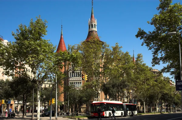 Barcelona City Kulesi ile ev — Stok fotoğraf