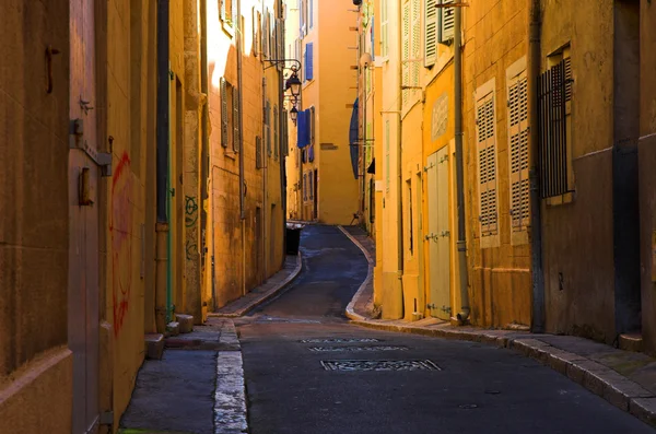 Ruas de curva em Marselha Imagens Royalty-Free