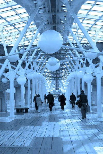 Синий коридор, сферы и — стоковое фото