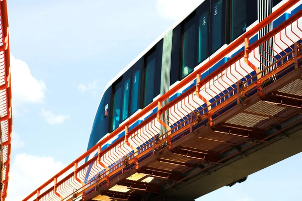 Швидкий поїзд Monorail на залізниці — стокове фото