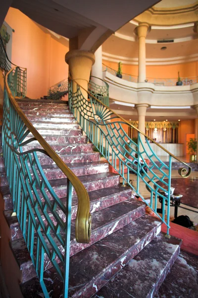 Escadaria no hotel e lobby — Fotografia de Stock