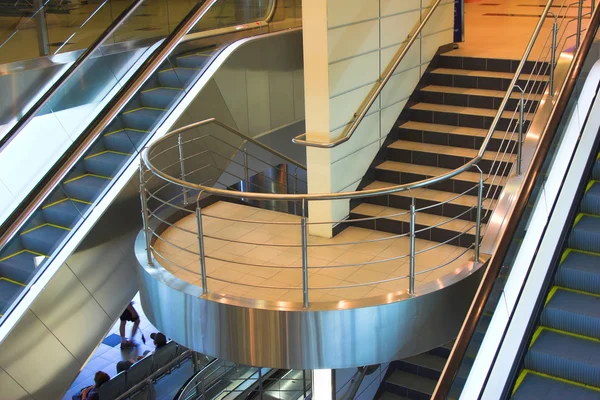 Pohyblivé schody a schodiště — Stock fotografie