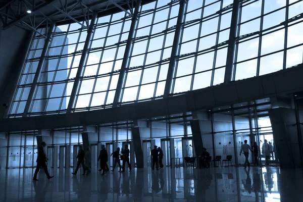 Silhouettes at airport — Stock Photo, Image
