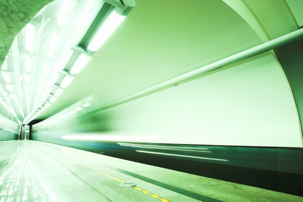 Comboio rápido no metrô — Fotografia de Stock