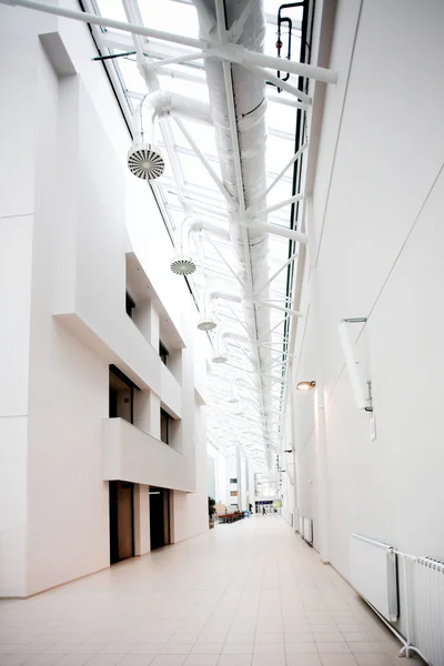 Witte Zaal van office centrum — Stockfoto