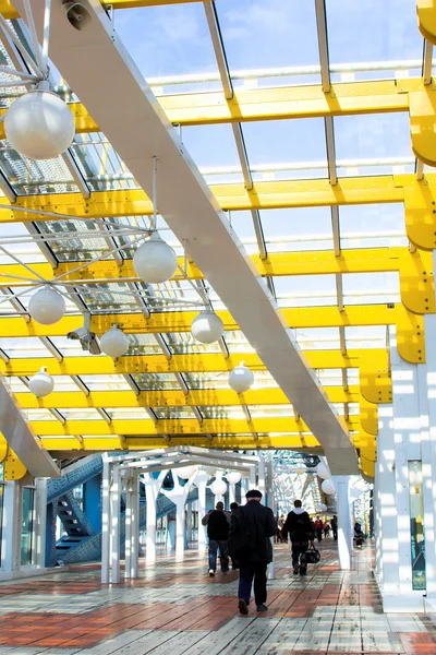 Желтый коридор — стоковое фото