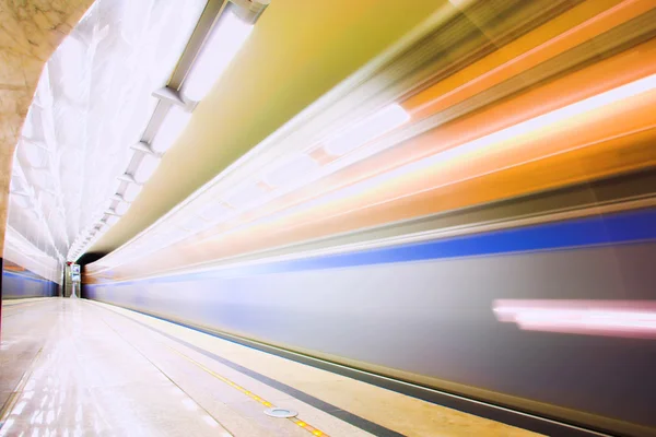 Szybki pociąg w metrze — Zdjęcie stockowe