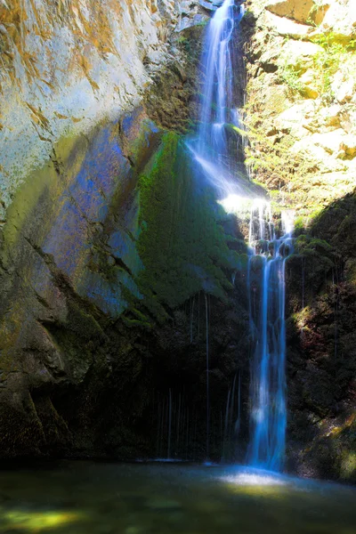 特罗多斯山中的瀑布 — 图库照片