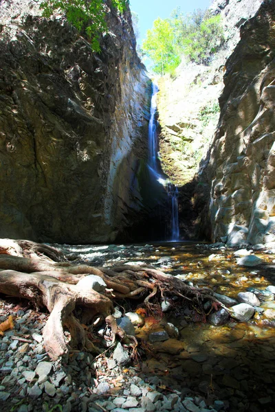 Cachoeira em montanhas de troodos — Fotografia de Stock