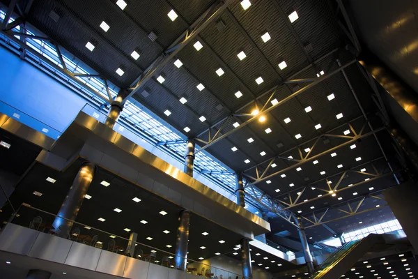 Plafond met verlichting — Stockfoto