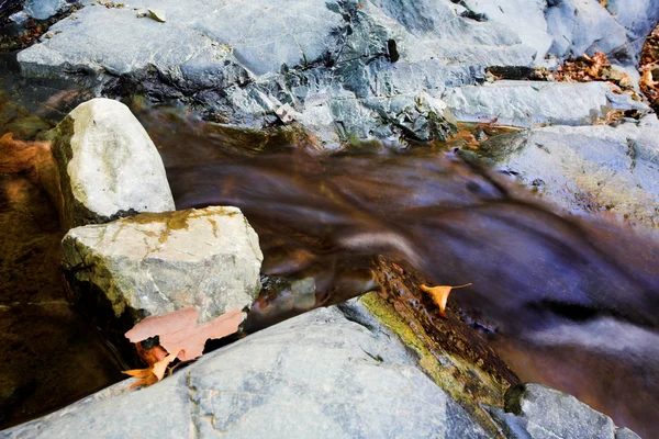Vodopád v pohoří troodos — Stock fotografie