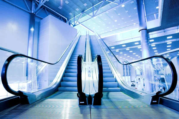 Escaleras mecánicas en exposición — Foto de Stock