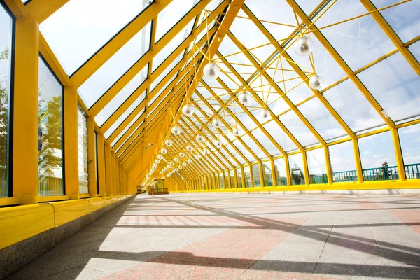 Желтый коридор, сферы и — стоковое фото