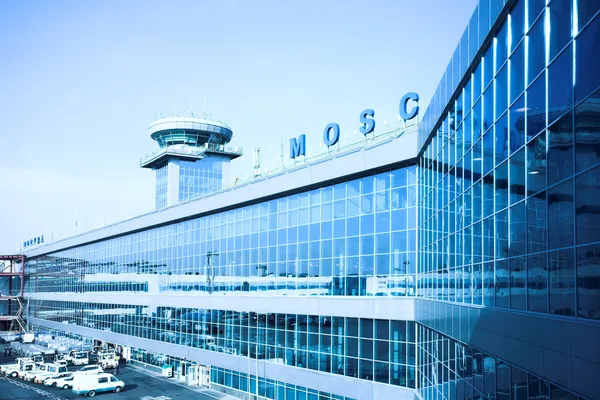 Здание международного аэропорта — стоковое фото