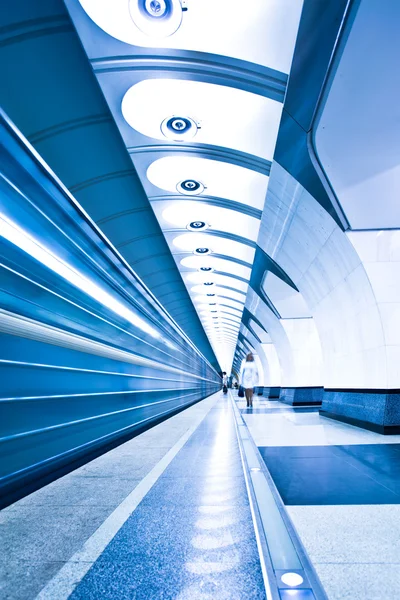Trainen op platform in Metro — Stockfoto