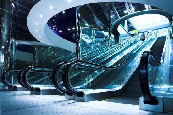 Move escalator in modern office