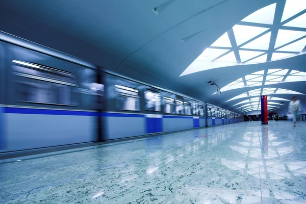 Menigte wachtende trein — Stockfoto