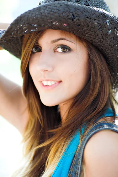 Profile of beautiful smiling girl — Stockfoto