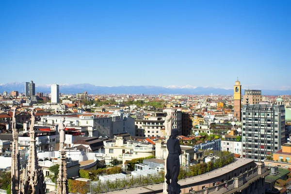 Panorama do telhado Duomo, Milão, Itália — Fotografia de Stock