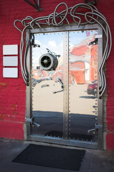 Metal kapı — Stok fotoğraf