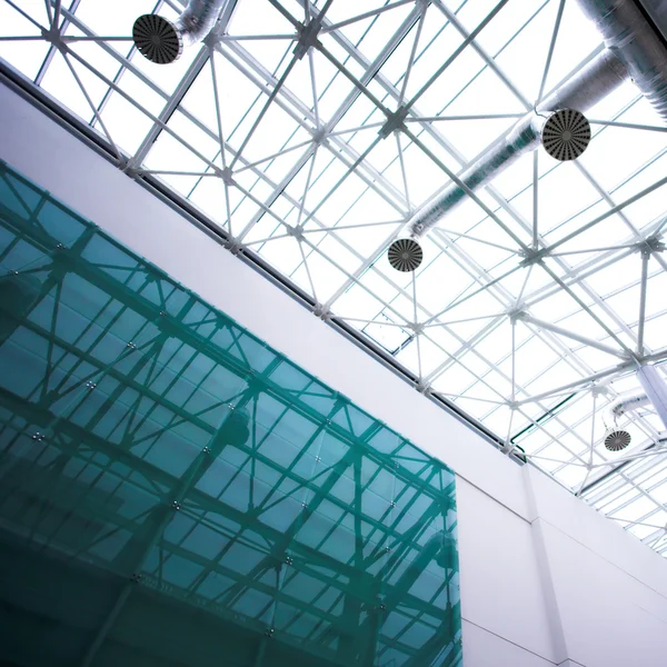 Soffitto di vetro in ufficio — Foto Stock