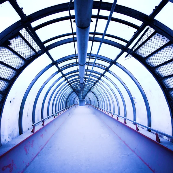 Синє скло коридор — стокове фото