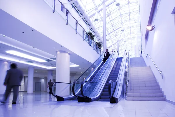 Dav na eskalátoru — Stock fotografie